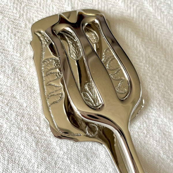 Qála Brass Tongs: Elevate Your Table, One Serve at a Time.