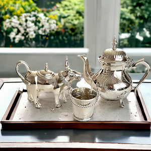 Méhfil-é-Khaas - A unique 3 piece tea set in brass
