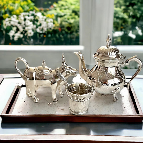 Méhfil-é-Khaas - A unique 3 piece tea set in brass