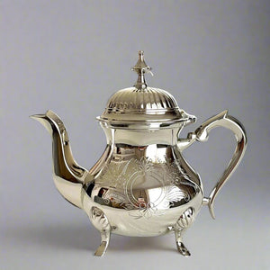 Méhfil-é-Khaas - A unique 3 piece tea set in brass