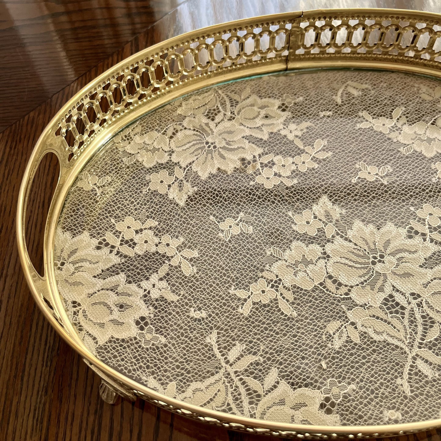 Názm - Brass tray with delicate fabric