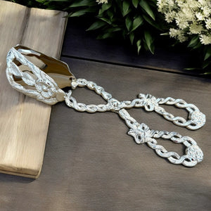 Qála Brass Tongs: Elevate Your Table, One Serve at a Time.