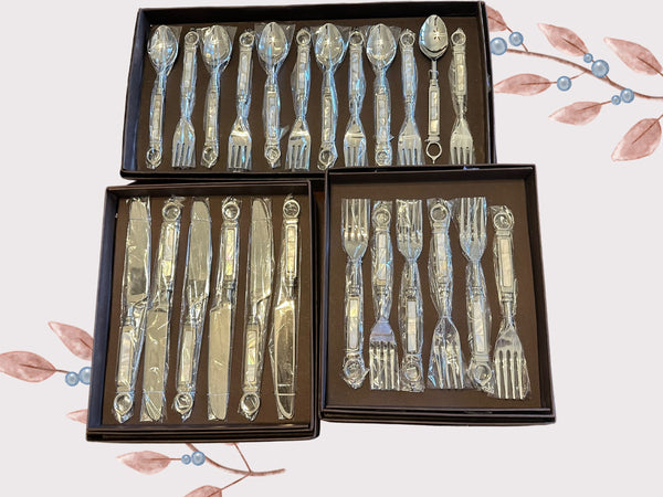 Amála Mother of Pearl Flatware Set: Timeless Elegance, Modern Dining